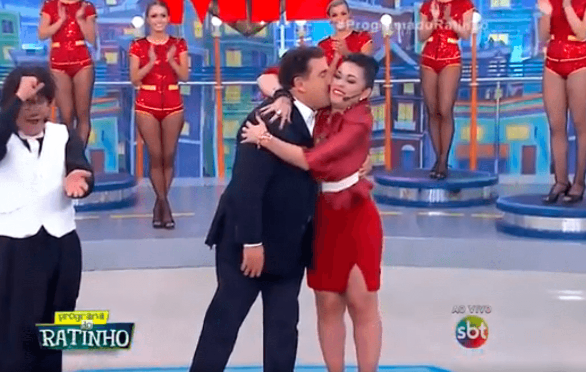 Ratinho esclareceu polêmica com assistente de palco (Foto reprodução)