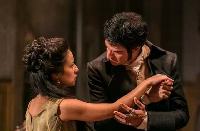 Rubião (Mateus Solano) e Rosa/Joaquina (Andreia Horta) se beijam (Foto: Globo/Paulo Belote)