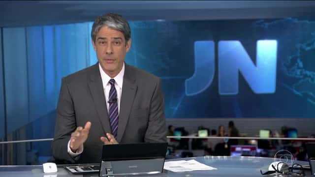 William Bonner no "Jornal Nacional" de ontem (14) (Foto: Reprodução/Globo)