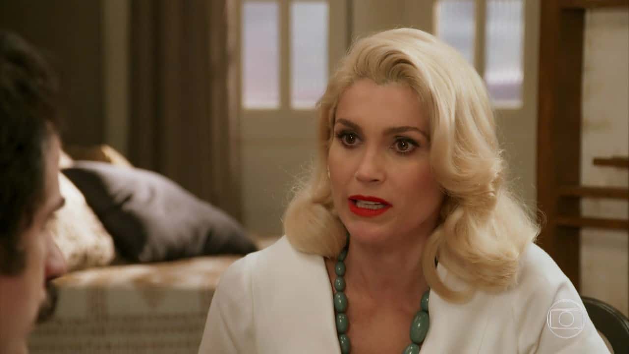 Sandra (Flávia Alessandra) em cena de "Êta Mundo Bom" (Foto: Reprodução/Globo)