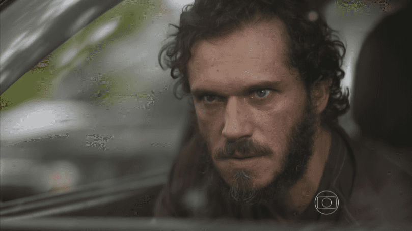 Dino (Paulo Rocha) em cena de "Totalmente Demais"