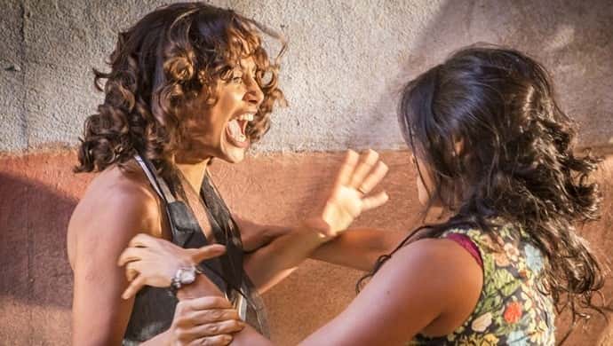 Tereza (Camila Pitanga) e Luzia (Lucy Alves) se enfrentam em "Velho Chico" (Foto: Felipe Monteiro/ Gshow)