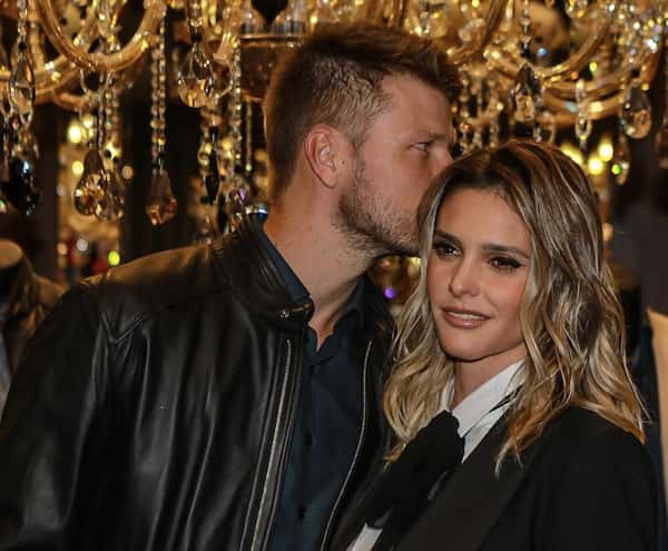 Marido da loira deu um toque (Foto: Raphael Castello/AgNews)
