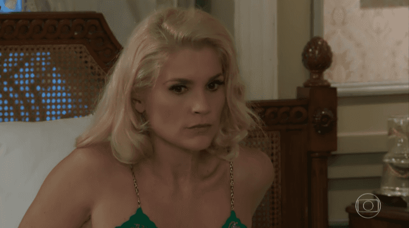 Sandra (Flávia Alessandra) em cena de "Êta Mundo Bom" (Foto: Reprodução/Globo)