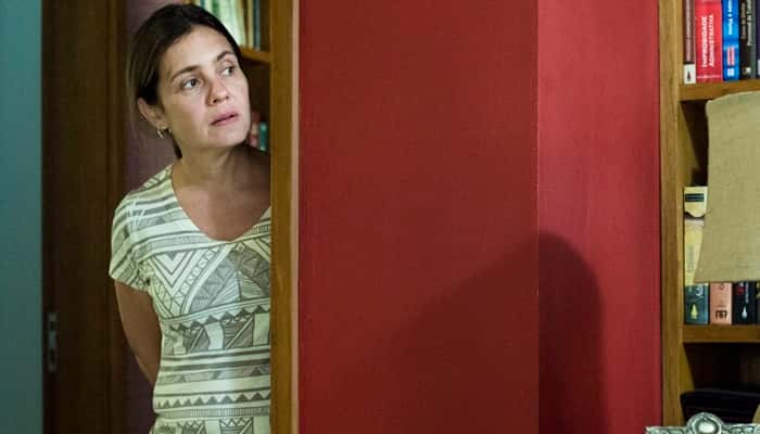 Fátima (Adriana Esteves) em cena de "Justiça", nova minissérie da Globo (Foto: Globo/Estevam Avellar)