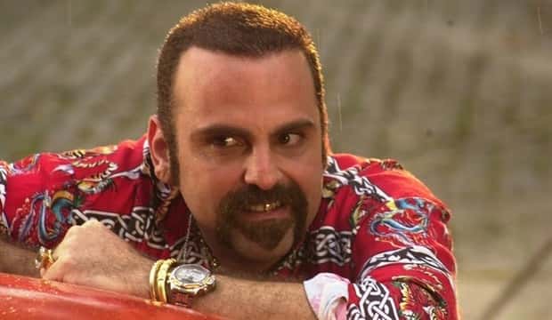 Guilherme Karan em cena da novela o Clone (Foto: Divulgação/Globo)