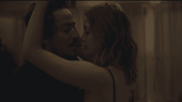 Vicente (Jesuíta Barbosa) e Isabela (Marina Ruy Barbosa) em cena de "Justiça" (Foto: Reprodução/Globo)