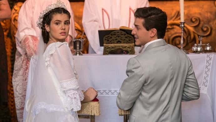 Mafalda (Camila Queiroz) e Romeu (Klebber Toledo) em cena de "Êta Mundo Bom" (Foto: Raphael Dias/Gshow)