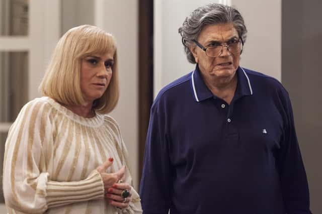 Fausto (Tarcísio Meira) e Mág (Vera Holtz) em cena de "A Lei do Amor" (Foto: Globo/Artur Meninea)