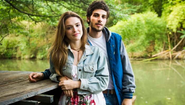 Pedro (Chay Suede) e Helô (Isabelle Drummond) (Foto: Globo/João Miguel Júnior)