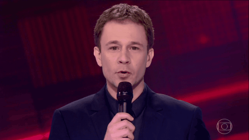 Tiago Leifert no "The Voice Brasil" (Foto: Reprodução/Globo)