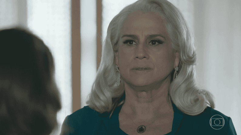 Magnólia (Vera Holtz) em cena de "A Lei do Amor" (Foto: Reprodução/Globo)