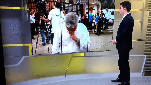 Repórter Ari Peixoto durante entrada ao vivo no "Jornal Hoje" (Foto: Reprodução/Globo)