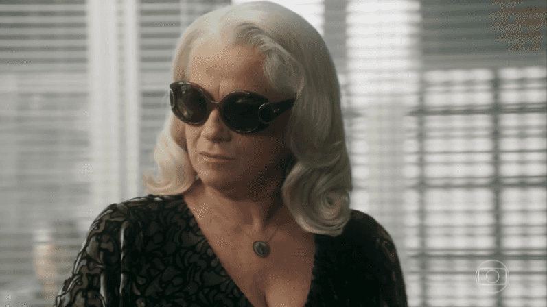 Magnólia (Vera Holtz) em cena de "A Lei do Amor" (Foto: Reprodução/Globo)