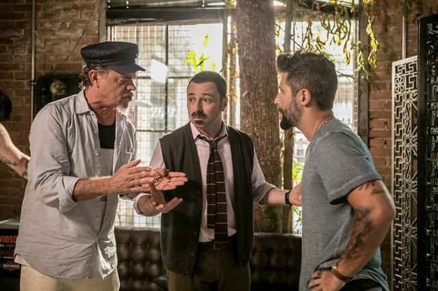 Patrick (Jean Pierre Noher), Damasceno (Emilio Orciollo Neto) e Mario (Bruno Gagliasso) em 'Sol Nascente' (Foto: Globo/Raquel Cunha)
