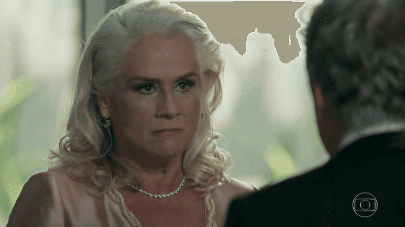 Magnólia (Vera Holtz) em cena de "A Lei do Amor" (Foto: Reprodução/Globo)