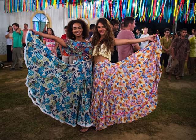 Rita (Isis Valverde) e Marilda (Dandara Mariana) (Foto: Globo/Estevam Avellar)