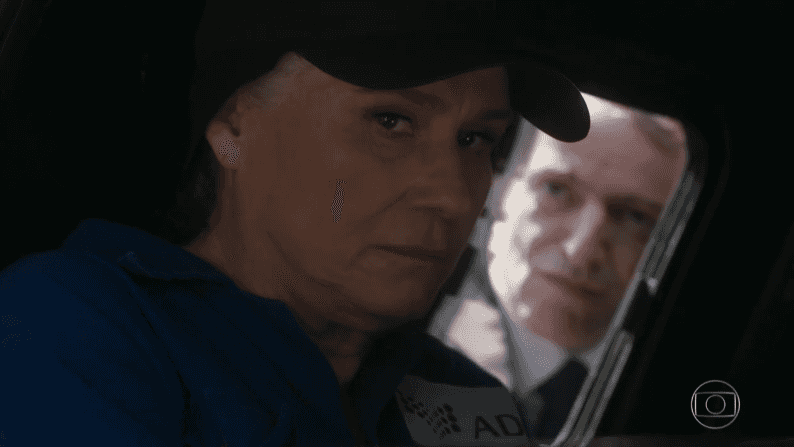 Magnólia (Vera Holtz) em cena de "A Lei do Amor" (Foto: Reprodução/Globo)