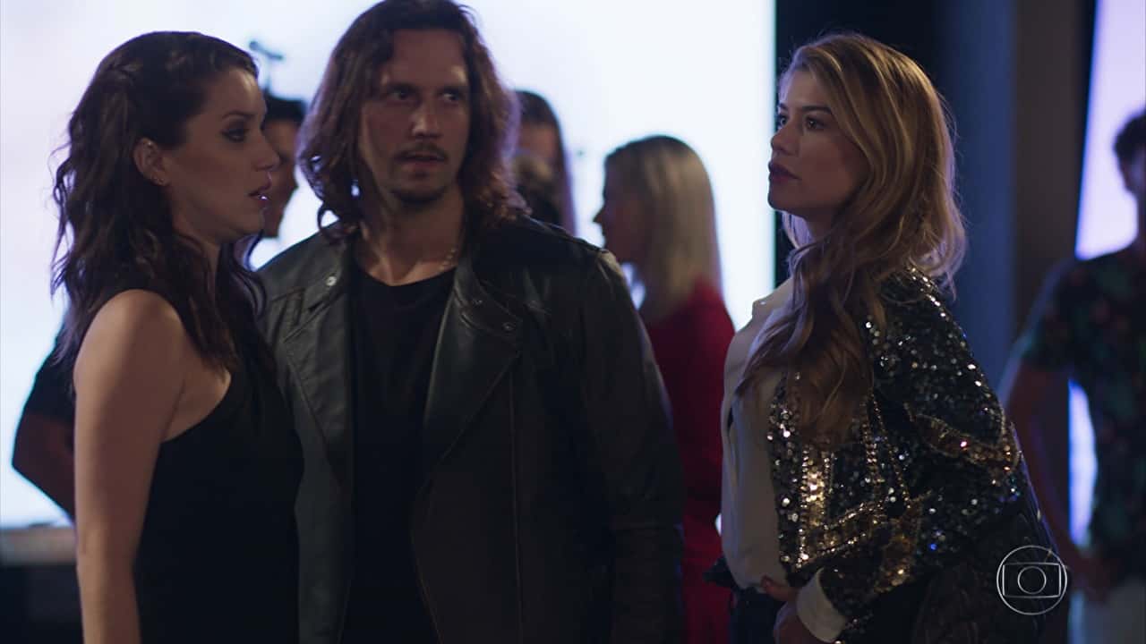 Lorena (Nathalia Dill), Gui (Vladimir Brichta) e Diana (Alinne Moraes) em cena de "Rock Story" (Foto: Reprodução/Globo)