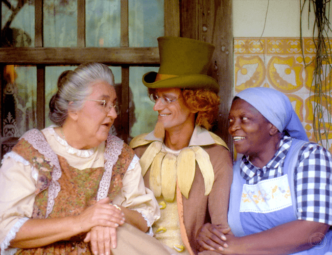 Zilka Salaberry como a Dona Benta, à esquerda (Foto: Reprodução/TV Globo)