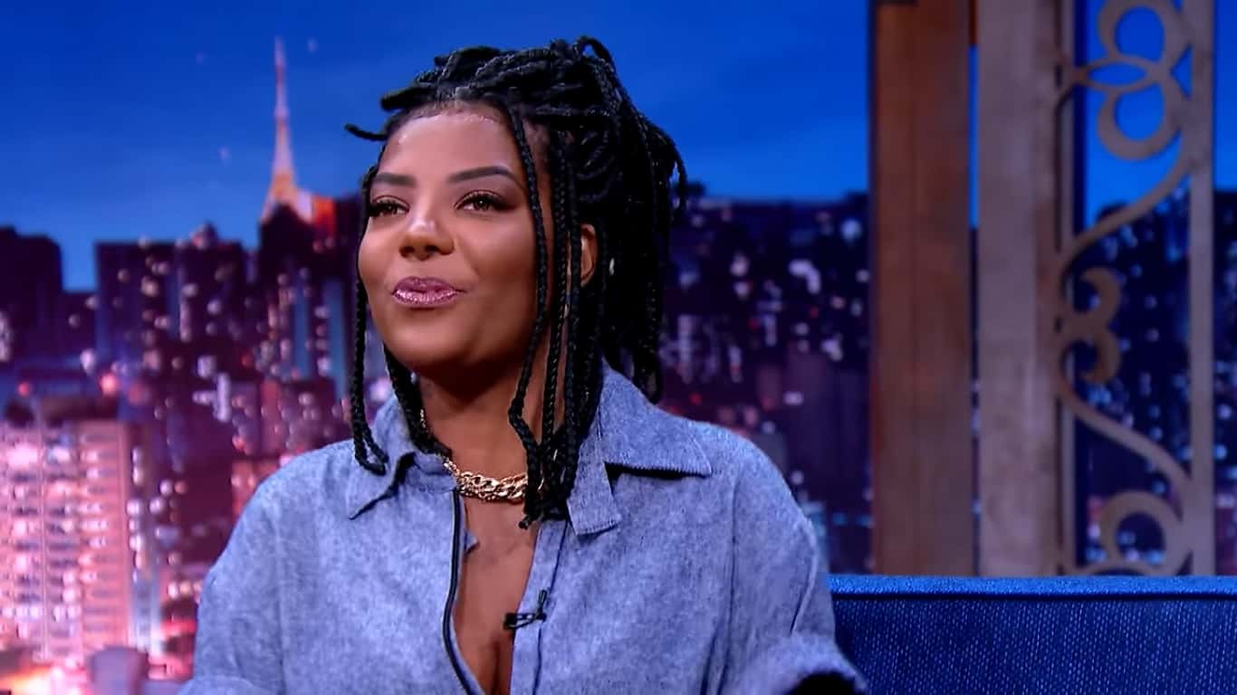 A cantora Ludmilla no "The Noite". (Foto: Reprodução/SBT)
