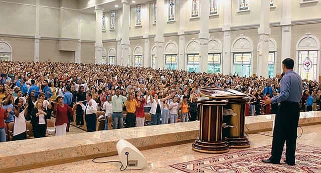 Culto da Igreja Universal (Foto: Marcos Antonio)
