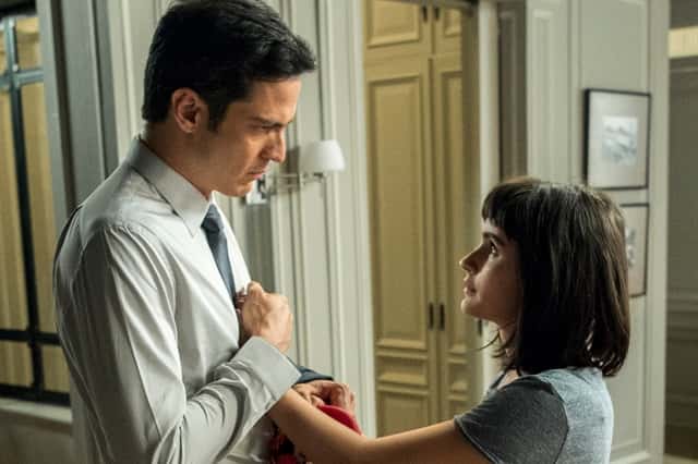 Eric Ribeiro (Mateus Solano) e sua filha, Bebeth (Valentina Herszage) em "Pega Pega" (Foto: Globo/Estevam Avellar)