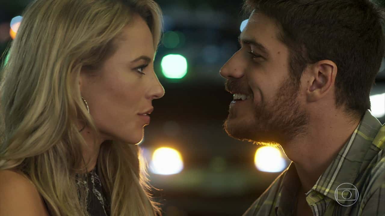Jeiza (Paolla Oliveira) e Zeca (Marco Pigossi) em cena de "A Força do Querer" (Foto: Reprodução/Globo)
