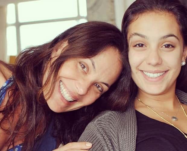 Carol e a filha.