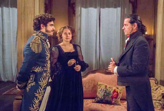 Pedro (Caio Castro), Leopoldina (Letícia Colin) e Bonifácio (Felipe Camargo) em "Novo Mundo" (Foto: Globo/Paulo Belote)