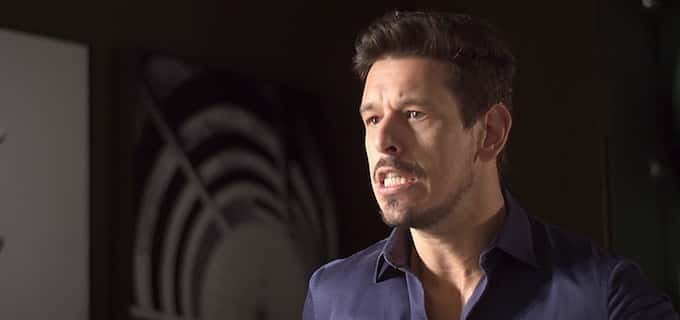 Lázaro sofre reviravolta em "Rock Story". (Foto: Reprodução/Globo)