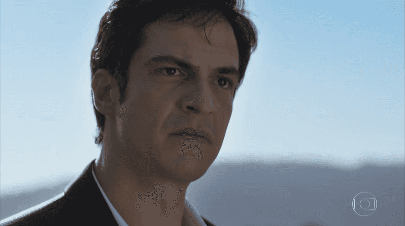 Mateus Solano (Eric) em cena do primeiro capítulo de "Pega Pega" (Foto: Reprodução/Globo)