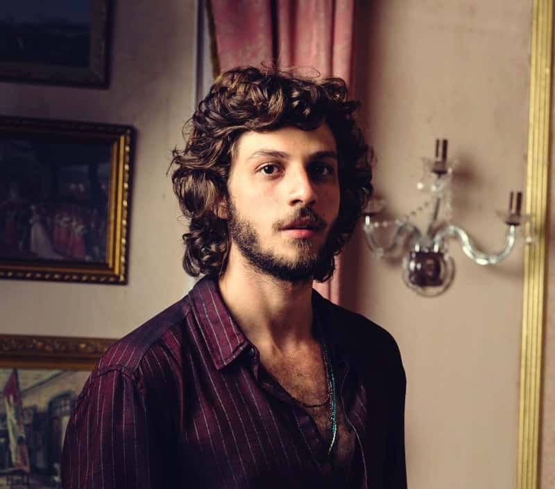 Chay Suede é que interpreta Joaquim em "Novo Mundo" (Foto: Reprodução/Globo)