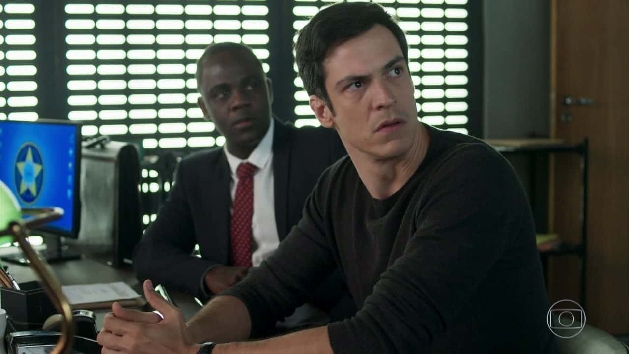 Mateus Solano (Eric) em cena de "Pega Pega" (Foto: Reprodução/Globo)