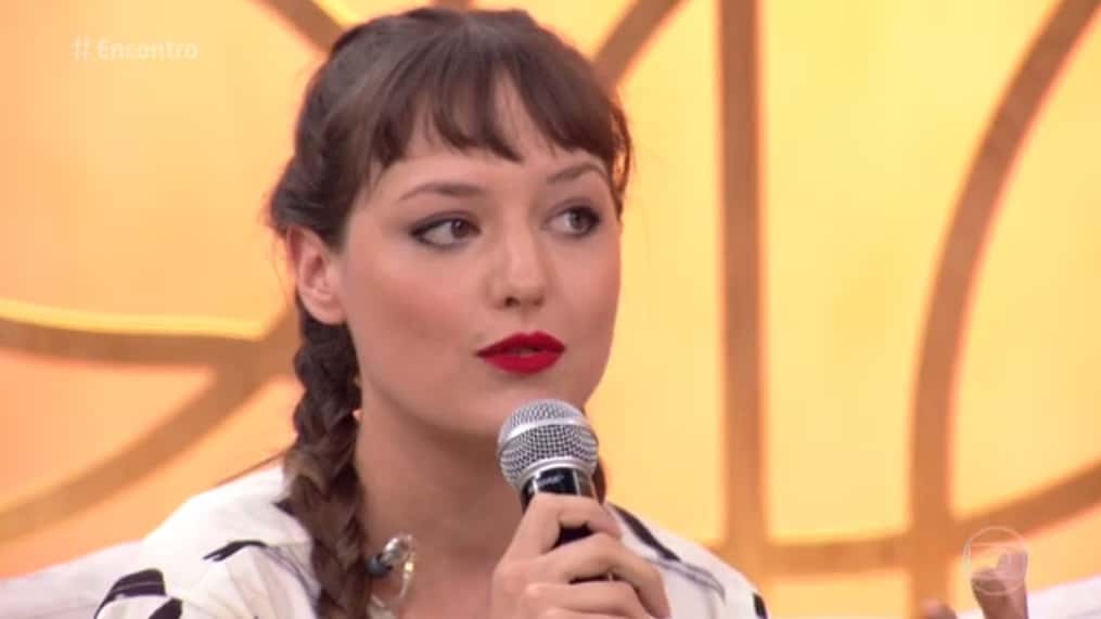 A cantora comentou no programa de Fátima Bernardes sobre o caso polêmico (Foto: Reprodução/Globo)