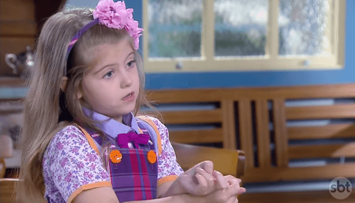 Dulce Maria (Lorena Queiroz) em cena de "Carinha de Anjo" (Foto: Reprodução/SBT)
