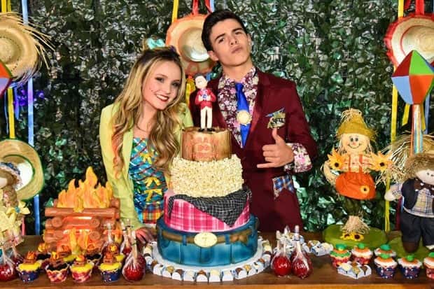 Thomaz Costa e Larissa Manoela (Foto: Caio Duran / Quattro G / Divulgação)