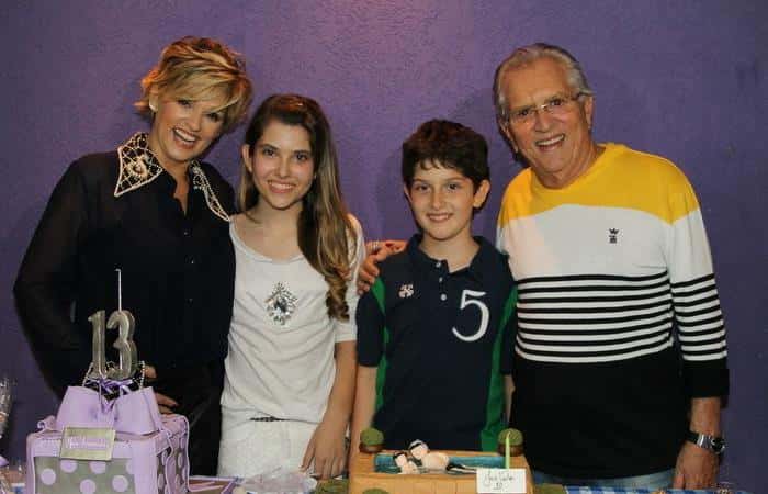 Andréa, os filhos e o ex. Foto - divulgação.