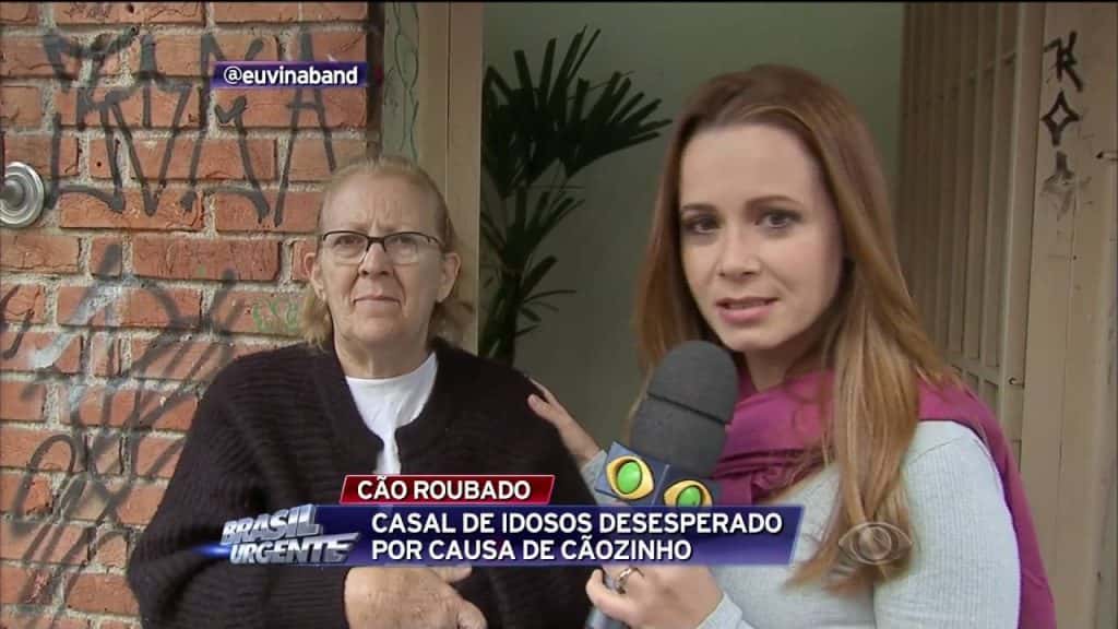 A repórter Fabíola Figueiredo em ação no "Brasil Urgente". (Foto: Reprodução/Band)