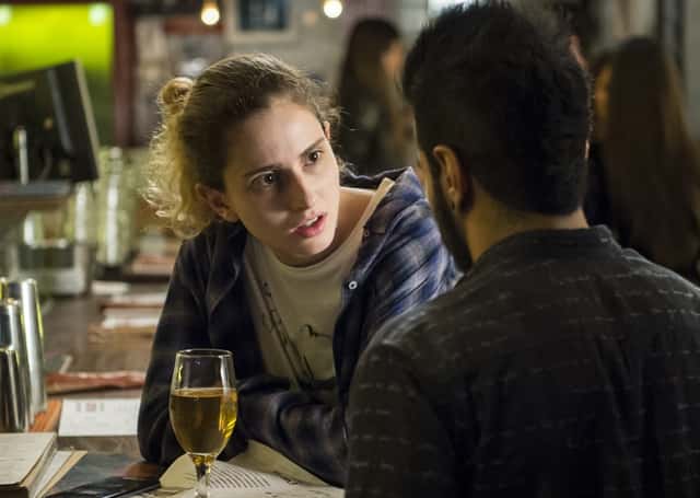 Ivana (Carol Duarte ) conhece Teresa (Tarso Brant) em 'A Força do Querer' (Foto: Globo/Estevam Avellar)