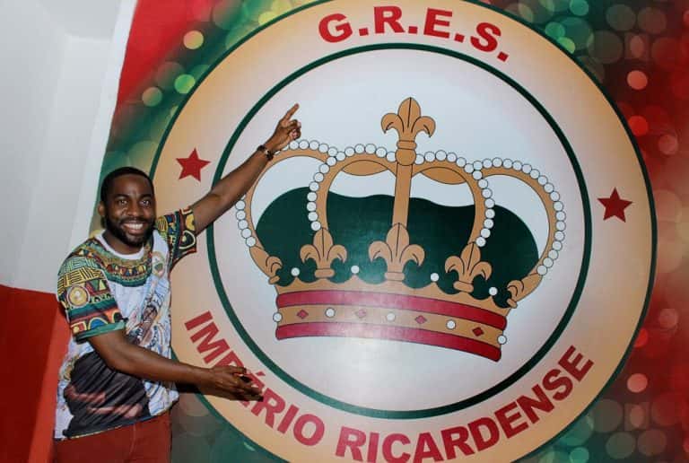 O ator esteve na quadra da agremiação. (Foto: Divulgação / Império Ricardense)