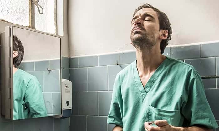 Júlio Andrade é um dos protagonistas de "Sob Pressão". (Foto: Divulgação/Globo)