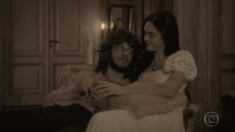 Joaquim (Chay Suede) e Anna (Isabelle Drummond) em cena de "Novo Mundo" (Foto: Reprodução/Globo)