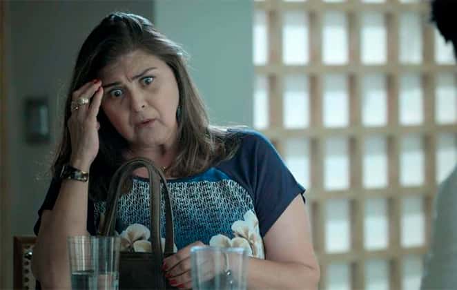 Aurora que ficar longe de confusão, já basta as que a filha se mete (Foto: Reprodução/Globo)