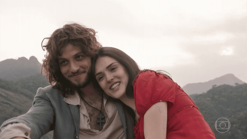 Joaquim (Chay Suede) e Anna (Isabelle Drummond) em cena do último capítulo de "Novo Mundo" (Foto: Reprodução/Globo)