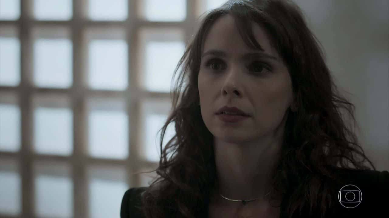 Irene (Débora Falabella) em cena de "A Força do Querer" (Foto: Reprodução/Globo)