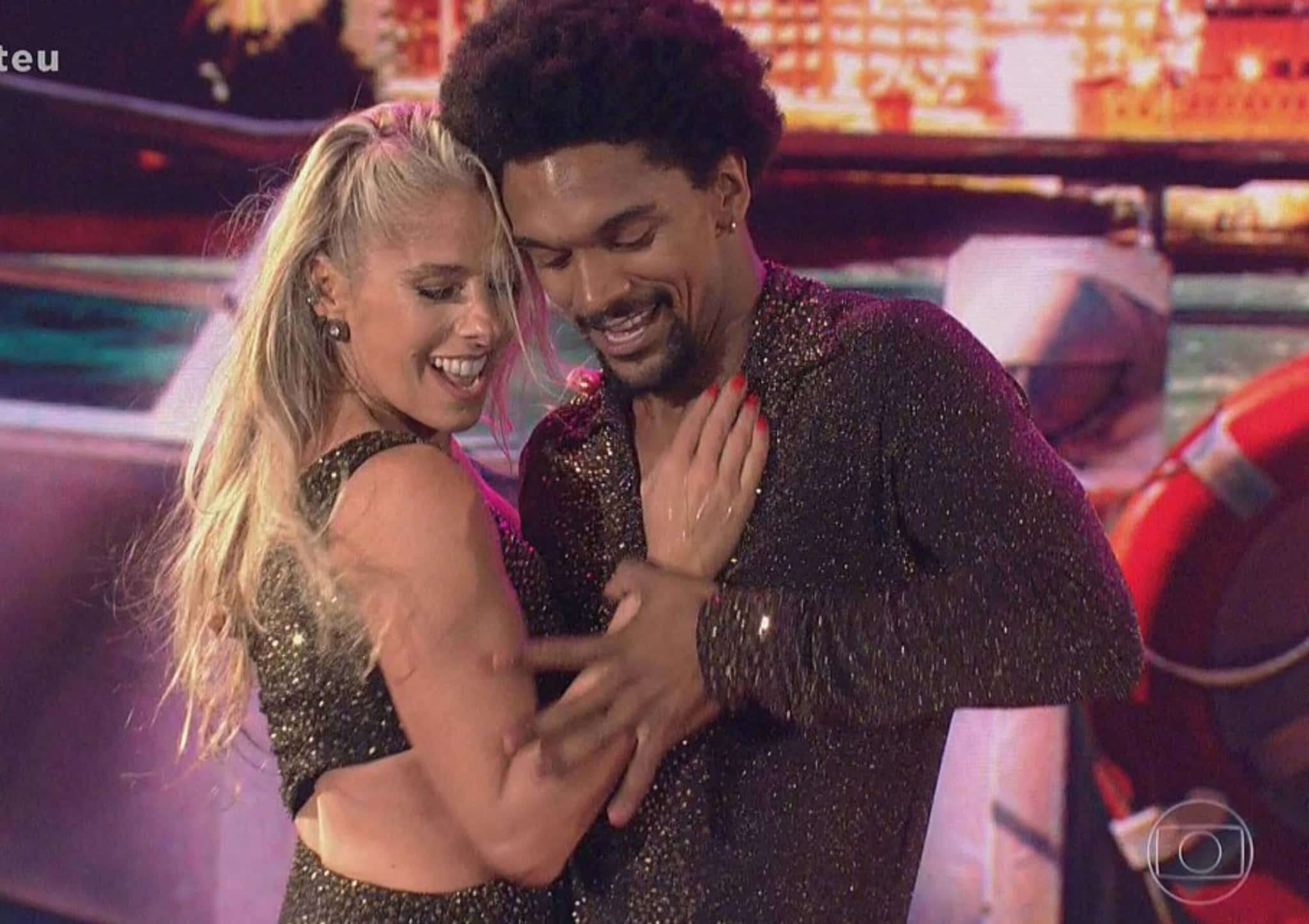 Adriane Galisteu voltou com tudo na "Dança dos Famosos" (Foto reprodução: Globo)