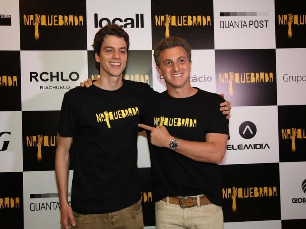 Luciano Huck posa com Angélica e o irmão, Fernando Andrade (Foto: Marcello Sá Barretto/AgNews)