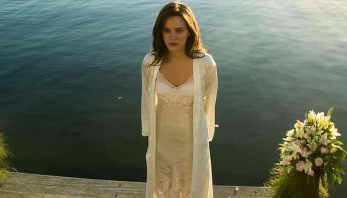 Clara (Bianca Bin) em cena de O Outro Lado do Paraíso (Foto: Globo/Raquel Cunha)