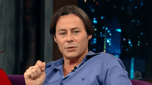 Théo Backer no Programa do Porchat. (Foto: RecordTV)